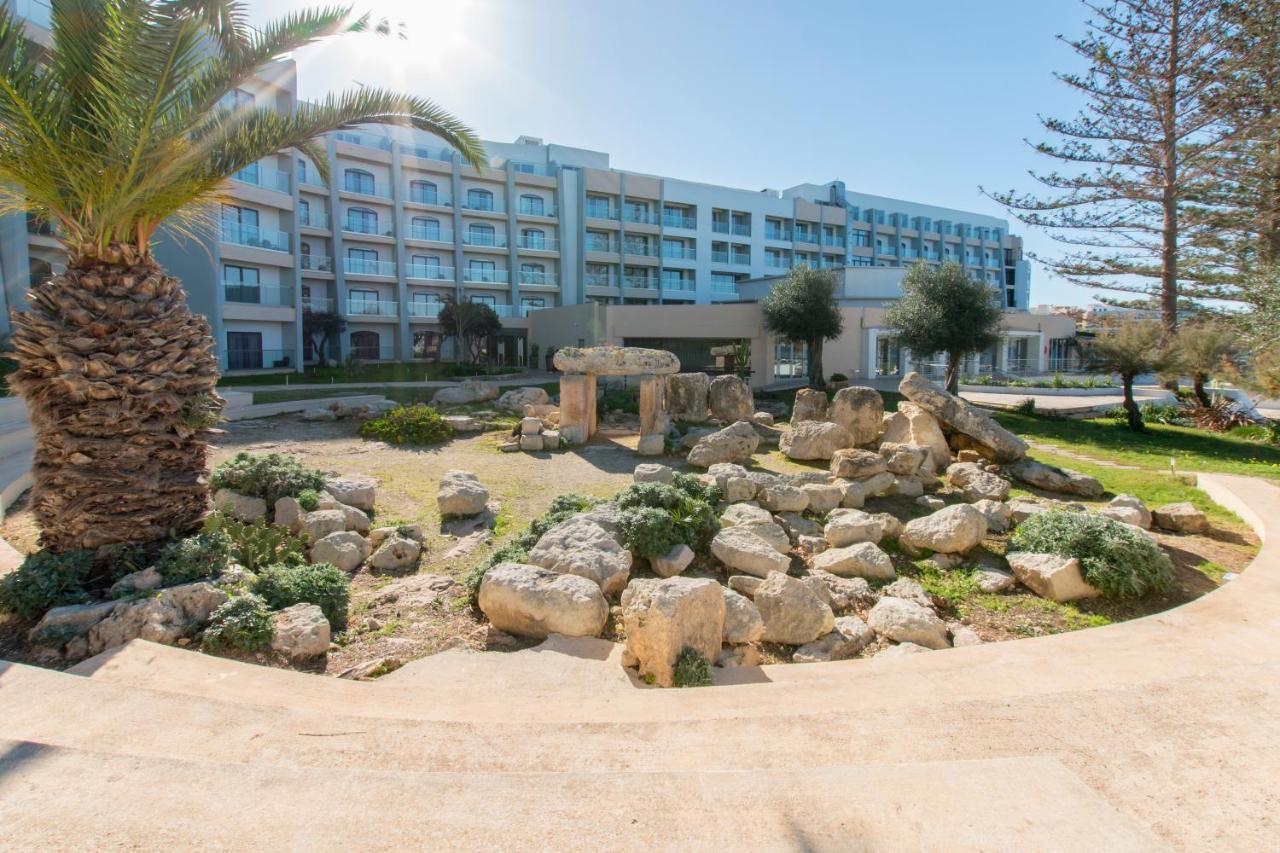 Отель Doubletree By Hilton Malta Сент-Полс-Бей Экстерьер фото